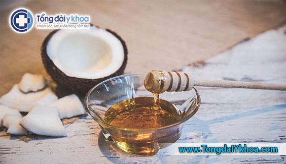 Kết hợp dầu dừa sáp ong hoặc bơ hạt mỡ. Điều này sẽ giúp cho bạn có một đôi môi sáng bóng căng mịn.